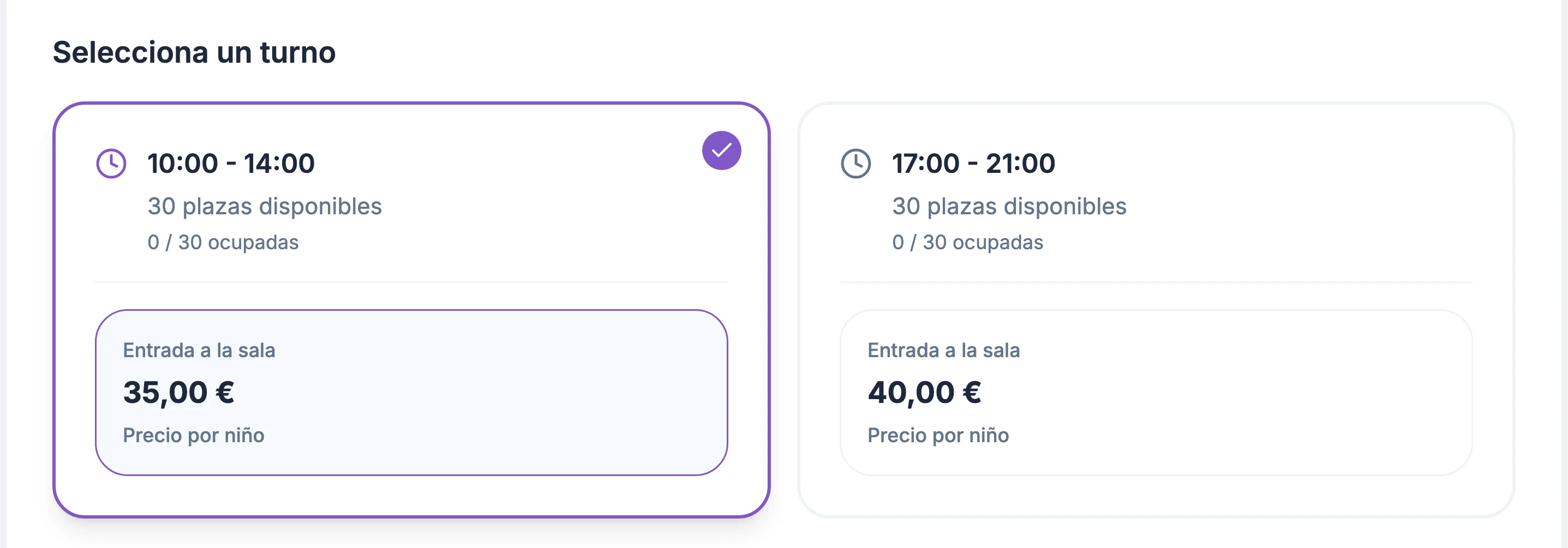 Widget de reservas de Konevent eligiendo turno en la Sala Infantil: el mismo día ofrece dos turnos, de 10:00 a 14:00 y de 17:00 a 21:00, cada uno con 30 plazas disponibles y 0 de 30 ocupadas, con su precio de entrada por niño de 35 y 40 euros. El cliente ha marcado el turno de mañana.